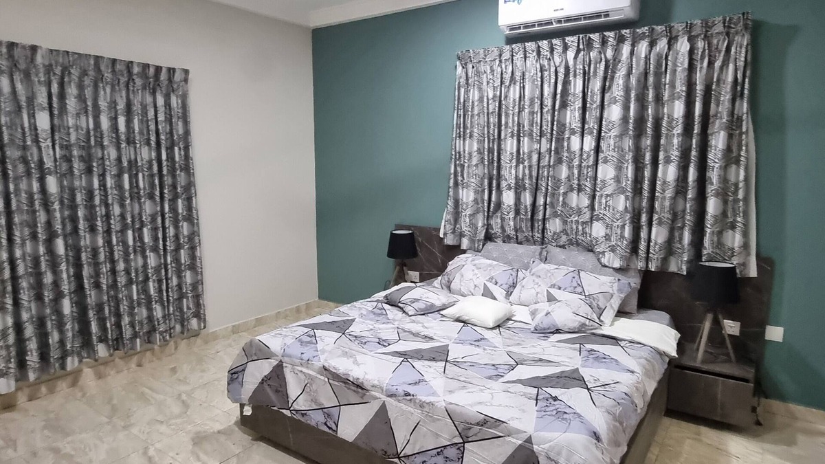 East Legon House | Luxury Vacation Home Private & Quintessential 2.4 mile to Accra center