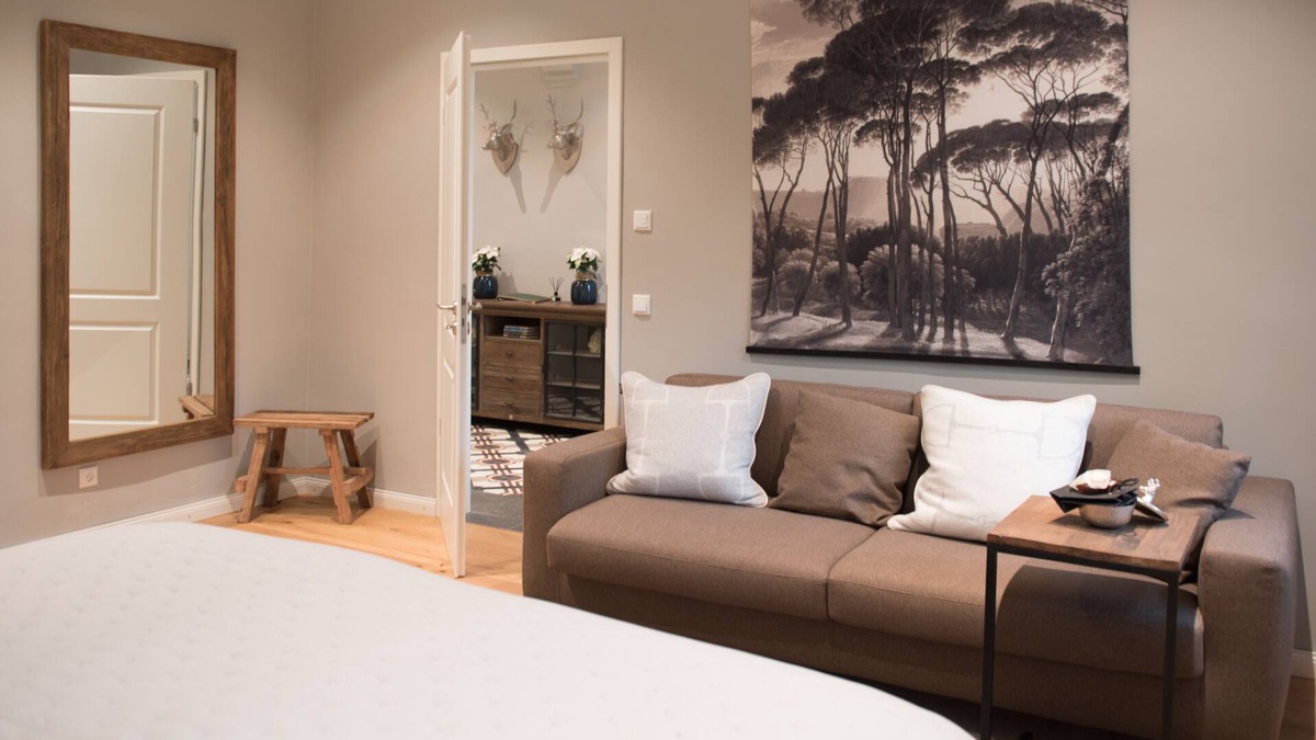 Friedeburg Apartment | Luxury vacation apartment tom Brok in Karl-Georgs-Forst; dogs welcome