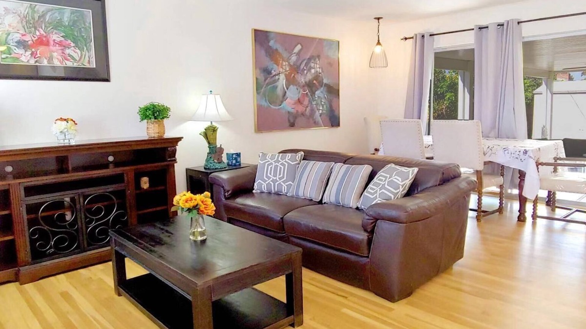 Sherwood Forest and Thistle Development House | 🌻🎈Luxury vacation home 8 minutes to Disneyland & Knott’s Berry farm✨5Br/2Ba☀️