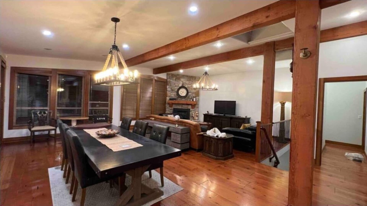 Surrey Villa | Luxury Vacation Home in Park