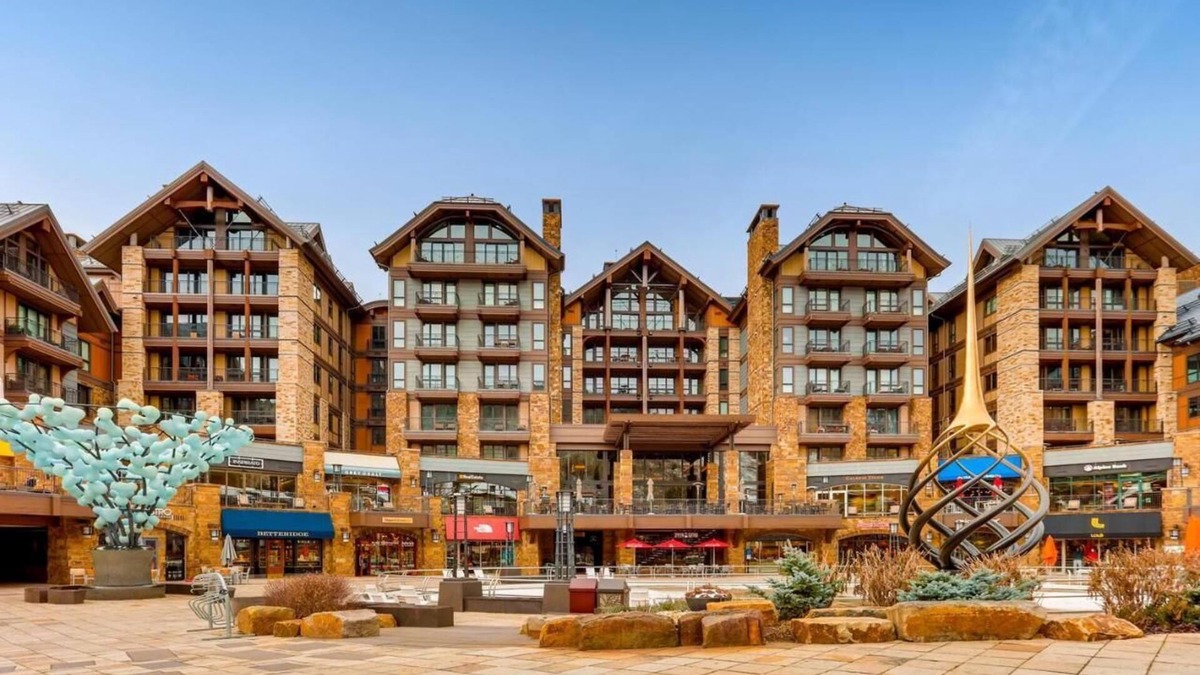Vail Condo | Luxury Vail Village 4 Bedroom + Den Residence - Walk to Lift, Shops, and Dining!