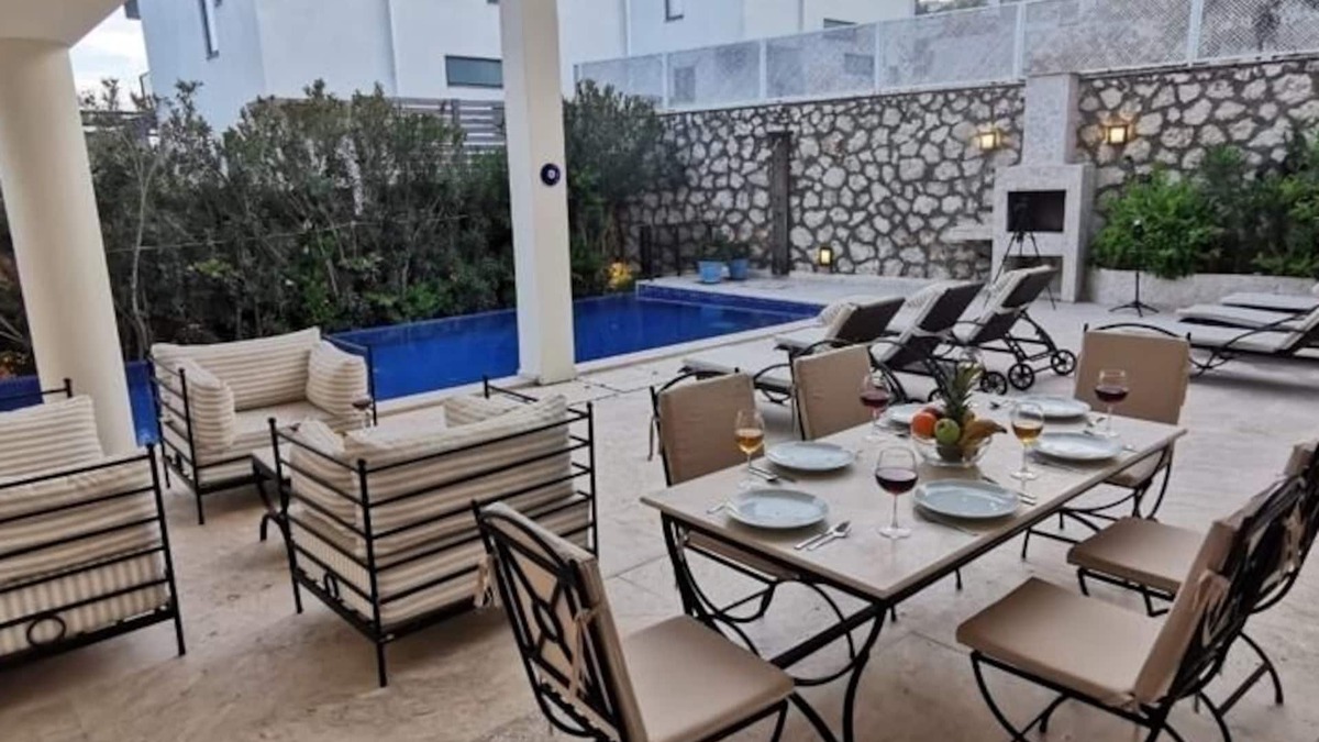 Kalkan Apartment | Luxury, very central 3 bedroom apt, private pool open plan secluded outside
