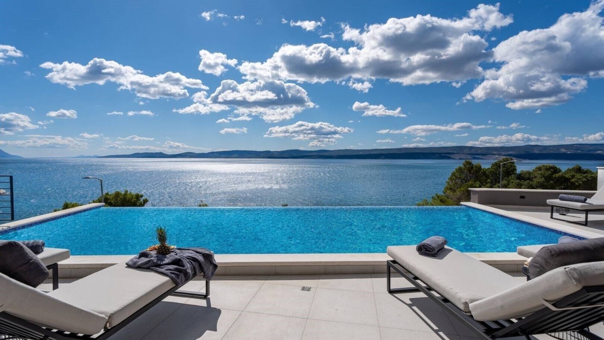 Lokva Rogoznica Villa | Luxury villa Euphorica Omis with pool, jacuzzi, sauna, gym
