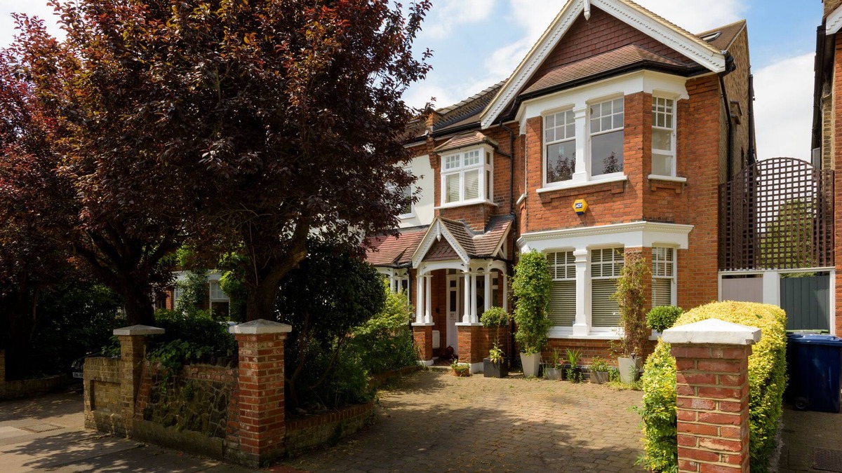 Walpole House | Luxury Victorian 5/6 bdr town house. Sleeps 10-14. Garden and Parking