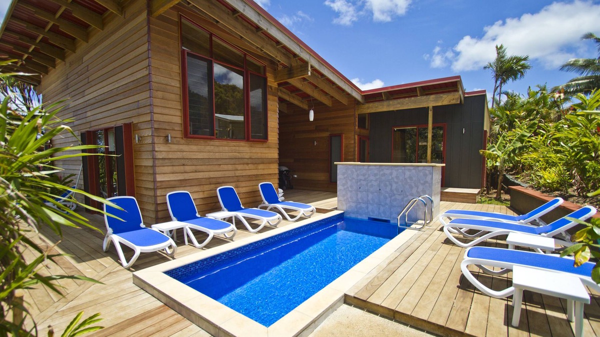 Tapere of Titikaveka House | Luxury Villa Inland Titikaveka overlooking lush mountainside