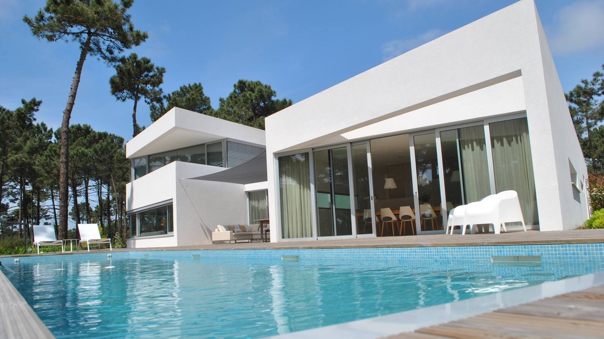Charneca de Caparica e Sobreda Villa | Luxury Villa Within Golf Resort, Pool, Next to Fantastic Beaches