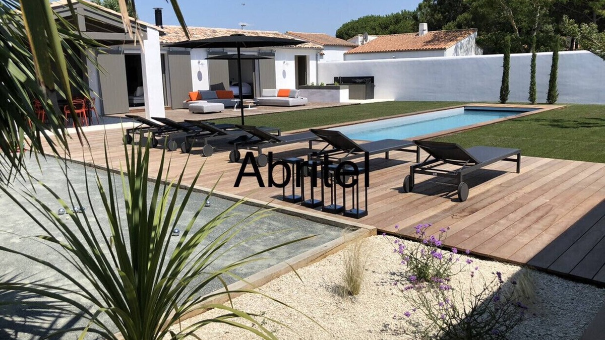 Le Bois-Plage-en-Re Villa | Luxury villa, swimming pool, walking distance to beach and shops, landscaped garden