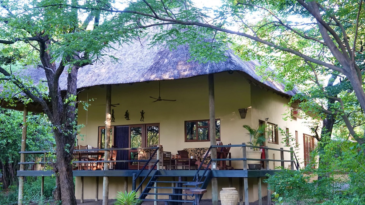 Phalaborwa Villa | Luxury Villa 1 km from Kruger Park veranda overlooking the garden and ponds