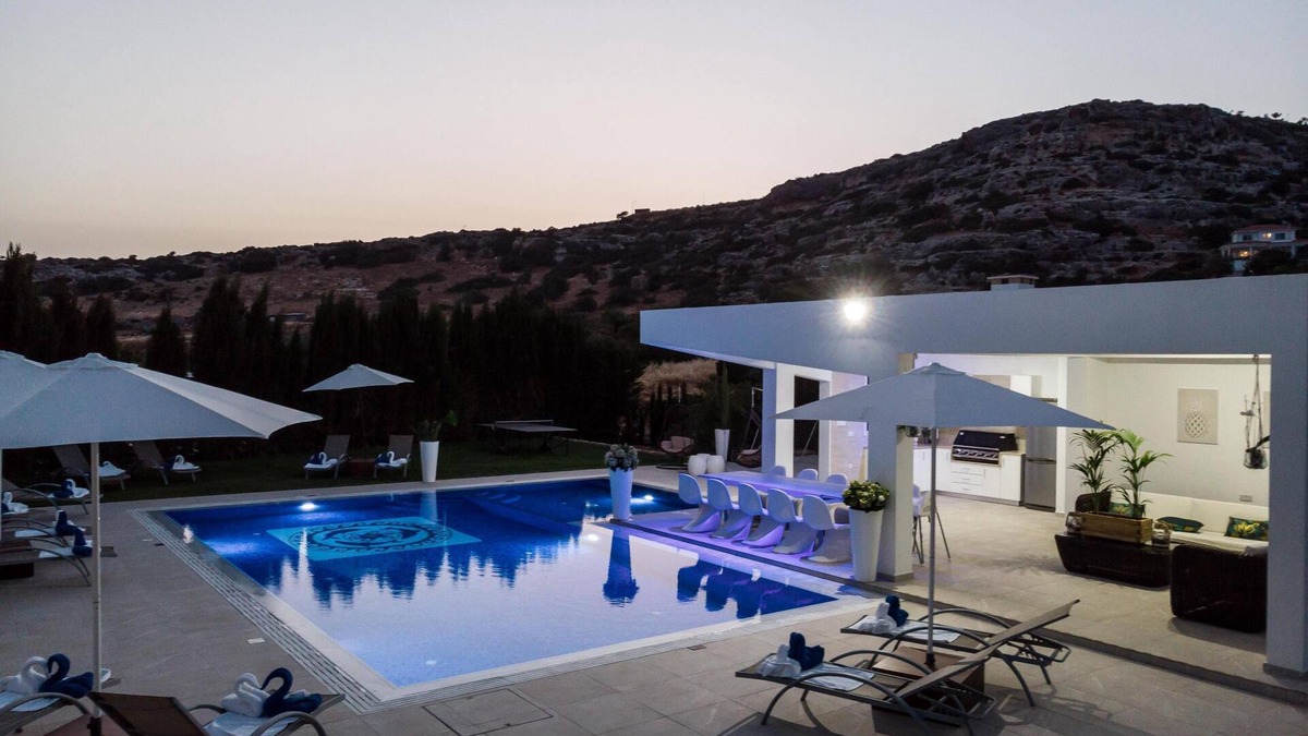 Peyia Town Villa | Luxury Villa 5 Star 7 Bdrm Private Villa: HotTub, SeaViews, Pool, Gardens