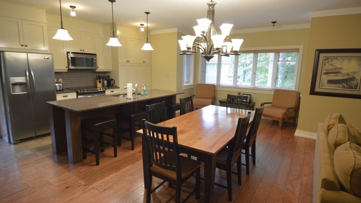 Rideau Lakes Villa | Luxury Villa at Wolfe Springs Golf & Waterfront Resort