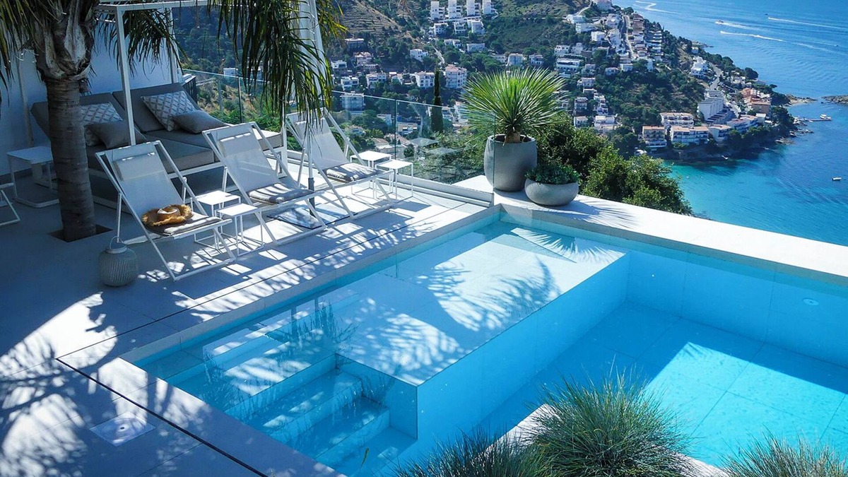 Almadraba-Canyelles Villa | Luxury Villa Bianca overlooking the beach at Canyelles petites