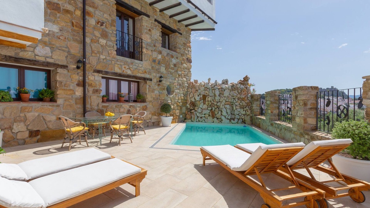 Gaucin House | Luxury Villa Casa el Impero with Pool, Terrace, Unique Mountain View and WiFi