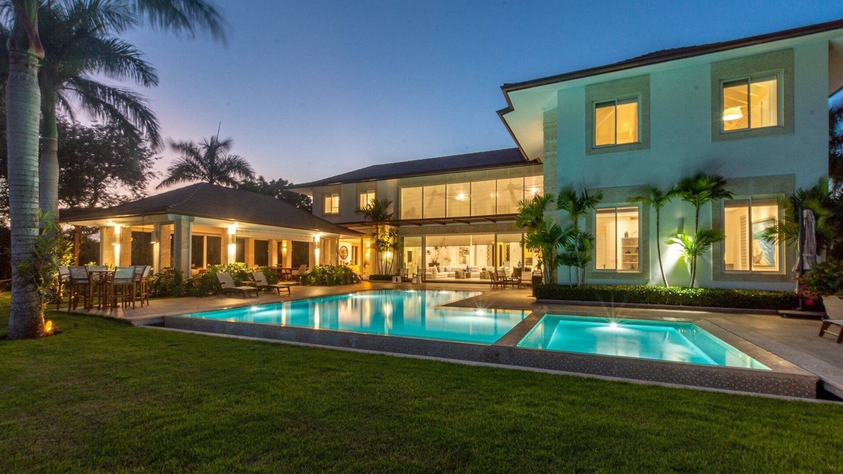 Las Palmas Villa | Luxury Villa close to the Beach and Marina