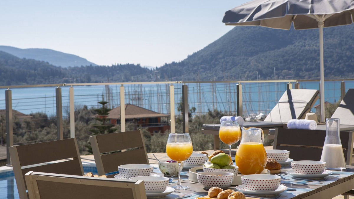 Nidri Villa | Luxury Villa Crystal with a beautiful view of Vlicho Bay!