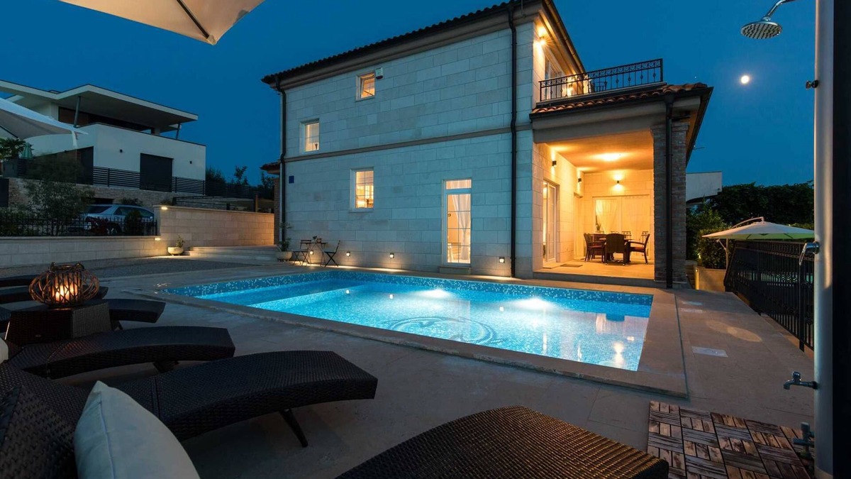 Milohnici House | Luxury Villa EMMA with private pool, jacuzzi and sauna