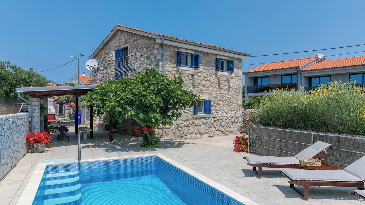 Brzac Villa | Luxury villa for 4-5 people - 2 bedrooms - 2 bathrooms - pool
