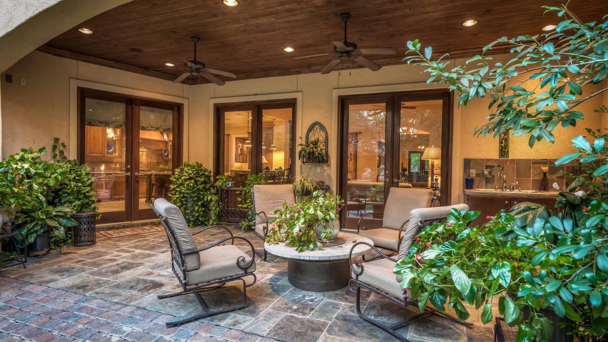 Houston House | Luxury villa for commercial showings, insurance rentals and family events