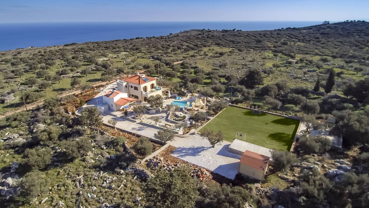 Kokkinon Khorion Villa | Luxury Villa Freedom for families/groups/events/retreats, 5 min from the beach
