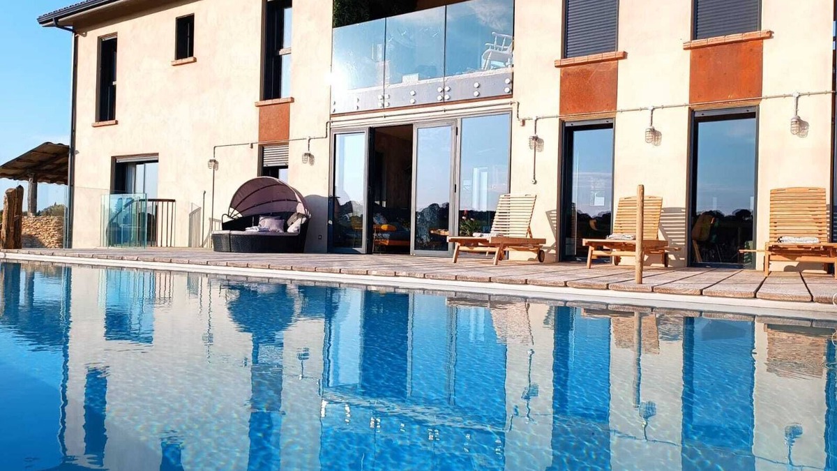 Aragon Villa | Luxury villa, heated infinity pool, hot tub near Carcassonne, South of France