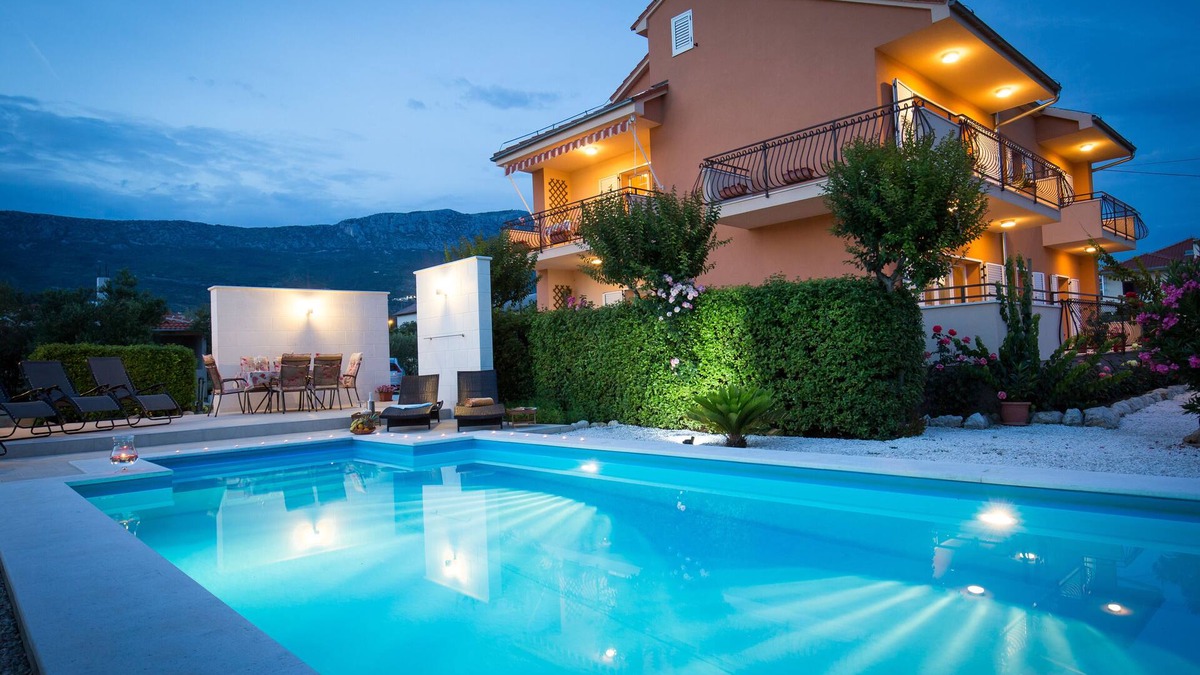 Kastela Villa | Luxury villa with private heated pool, hot tub, mini golf, spacious inter.