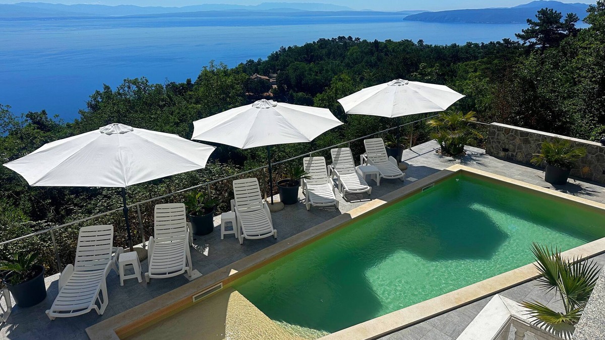 Tulisevica Villa | Luxury villa in breathtaking green place. Heated pool!