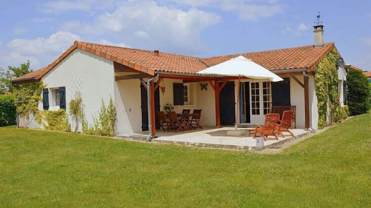 Vasles Villa | Luxury Villa in France with Pool
