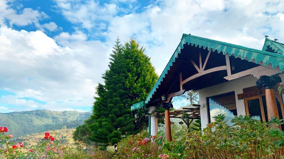 Kaul Villa | Luxury Villa in Quaint Village