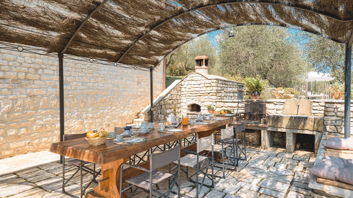 Rignano sull'Arno Villa | Luxury villa just 14 km from Florence. Sleeps 16 with hydromassage, sauna & gym!