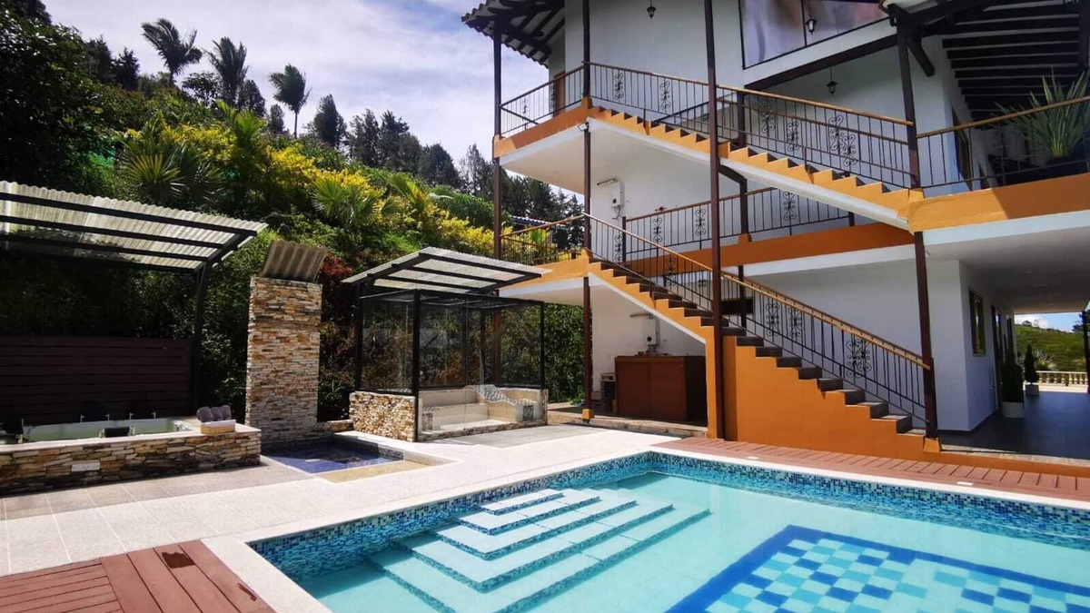 El Penol Villa | Luxury Villa - Las Palmas in El Penol