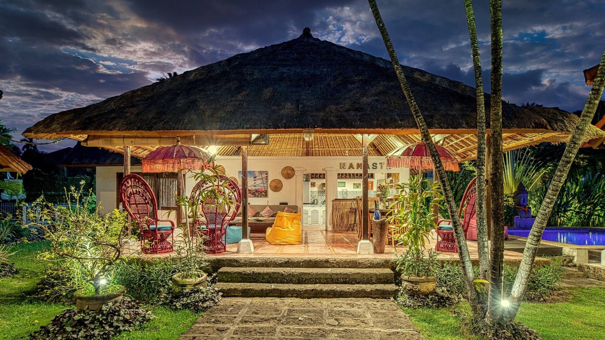 Dyanapura Villa | LUXURY Villa La plancha BEACH (200m to the Beach), Heart of Seminyak (300m)
