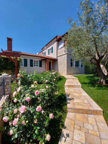 Buici Villa | Luxury VILLA LE ROSE