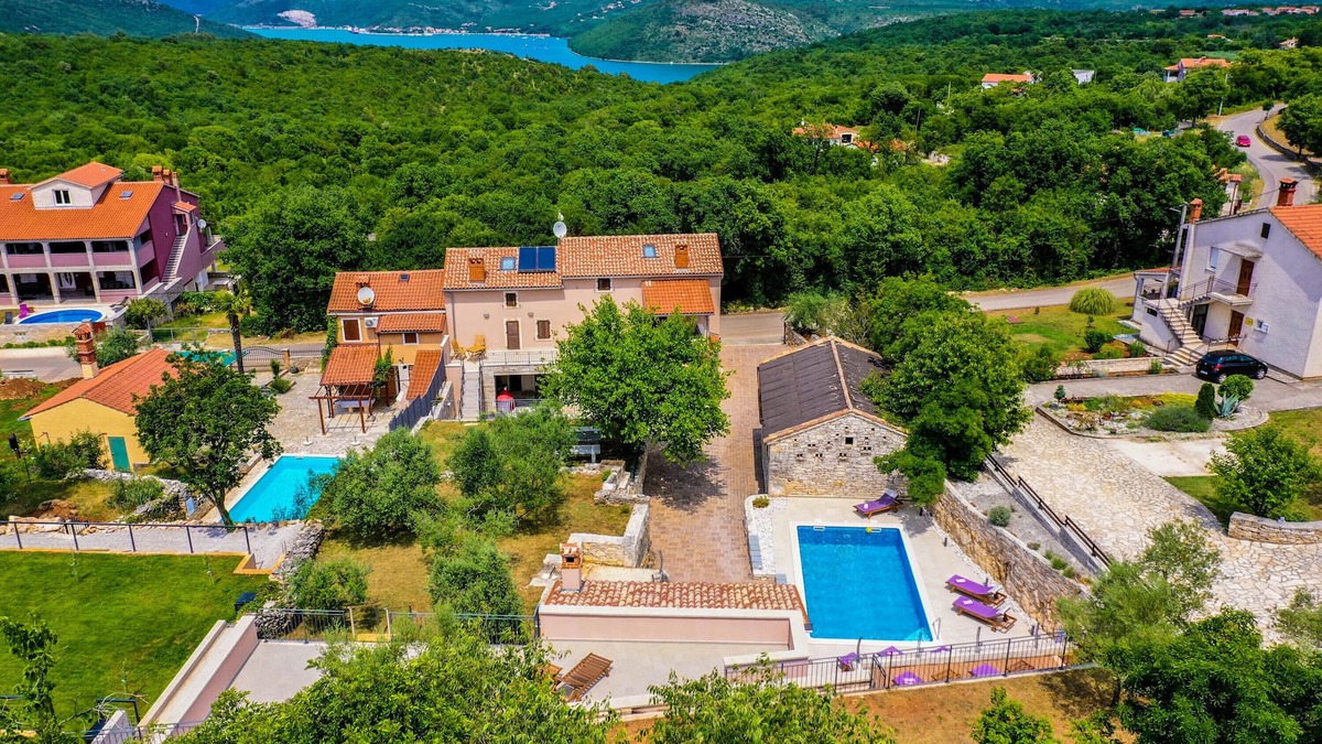 Rakalj Villa | LUXURY VILLA ON SPACIOUS PRIVATE PROPERTY
