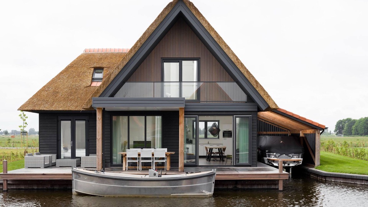 Ossenzijl Villa | Luxury Villa on the Water