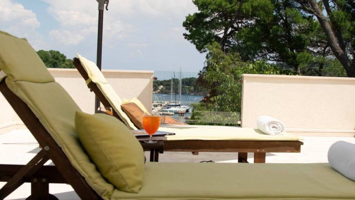 Rogac Villa | LUXURY: VILLA on the SEA, POOL & BEACH BIKE & KAYAK & PRESENT