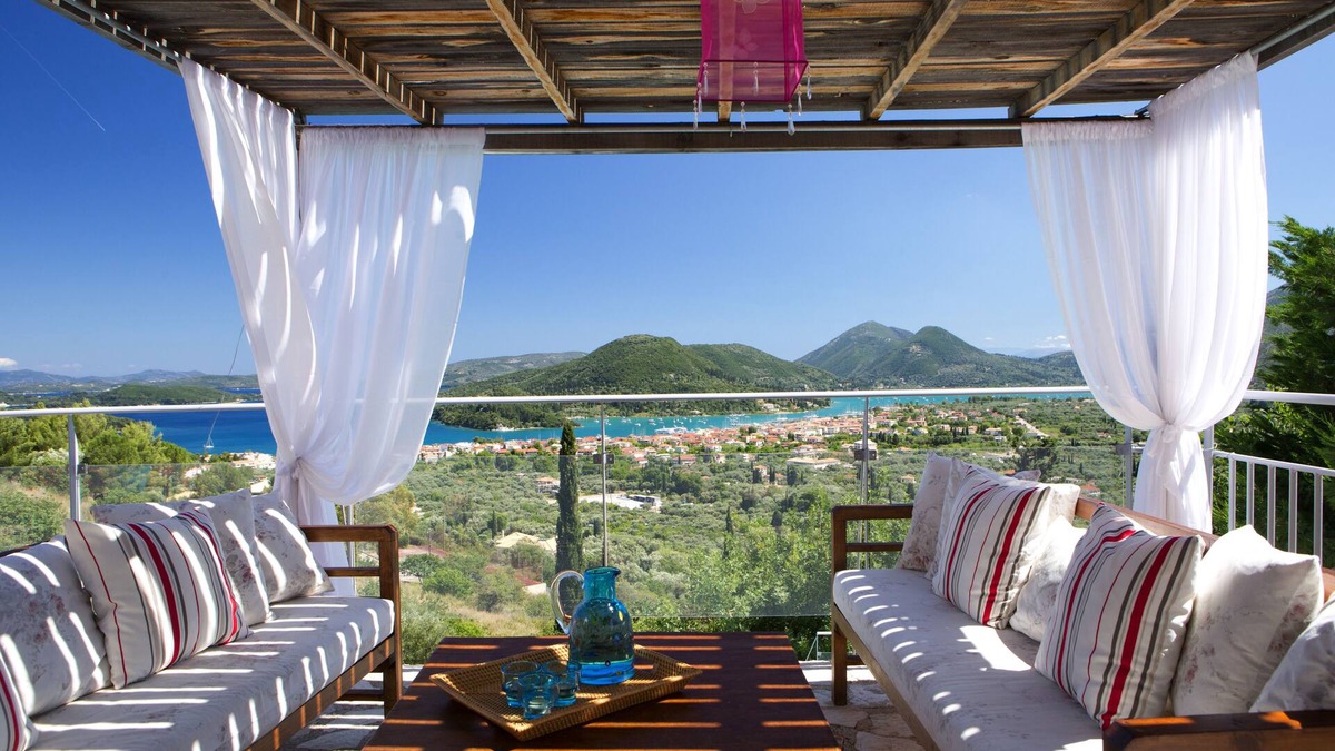 Nidri Villa | Luxury villa overlooking the sea with private pool-Villa Dahlia
