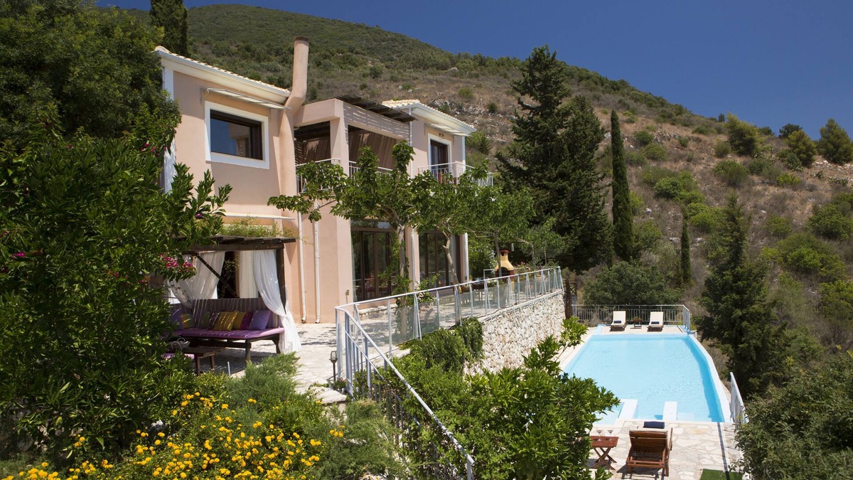 Nidri Villa | Luxury villa overlooking the sea with private pool-Villa Iris