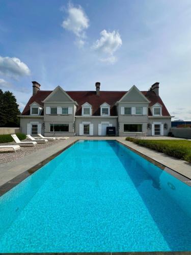 Halle Villa | Luxury Villa Pool & Spa