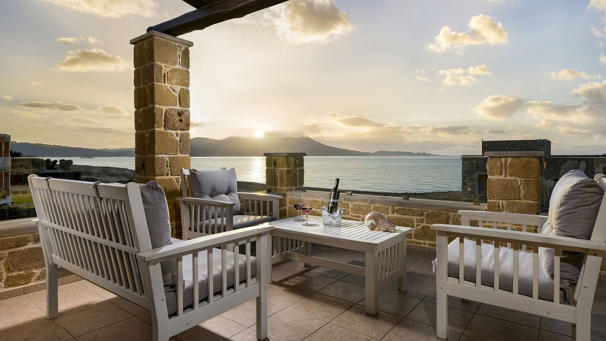 Nopigia Villa | LUXURY VILLA POSIDONIA with Pool only 35 metres from the beach.