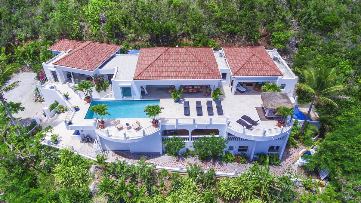 Upper Prince's Quarter House | LUXURY VILLA! Resort Amenities, Stunning Views, Beach Access! GENERATOR