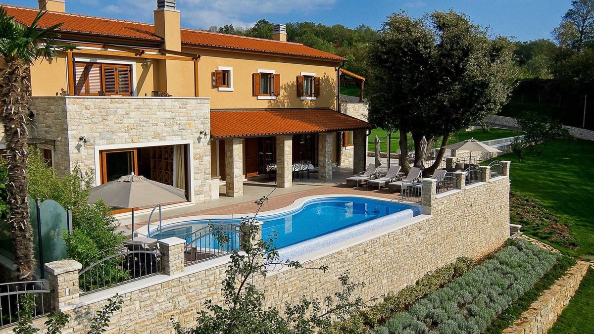 Kapelica Villa | Luxury Villa Retreat with Infinity Pool