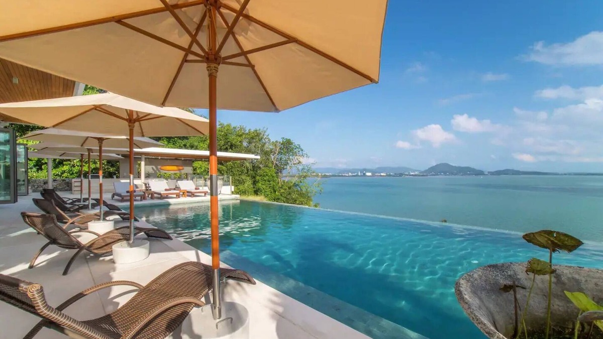 Talat Nuea Villa | Luxury Villa Skyfall Phuket
