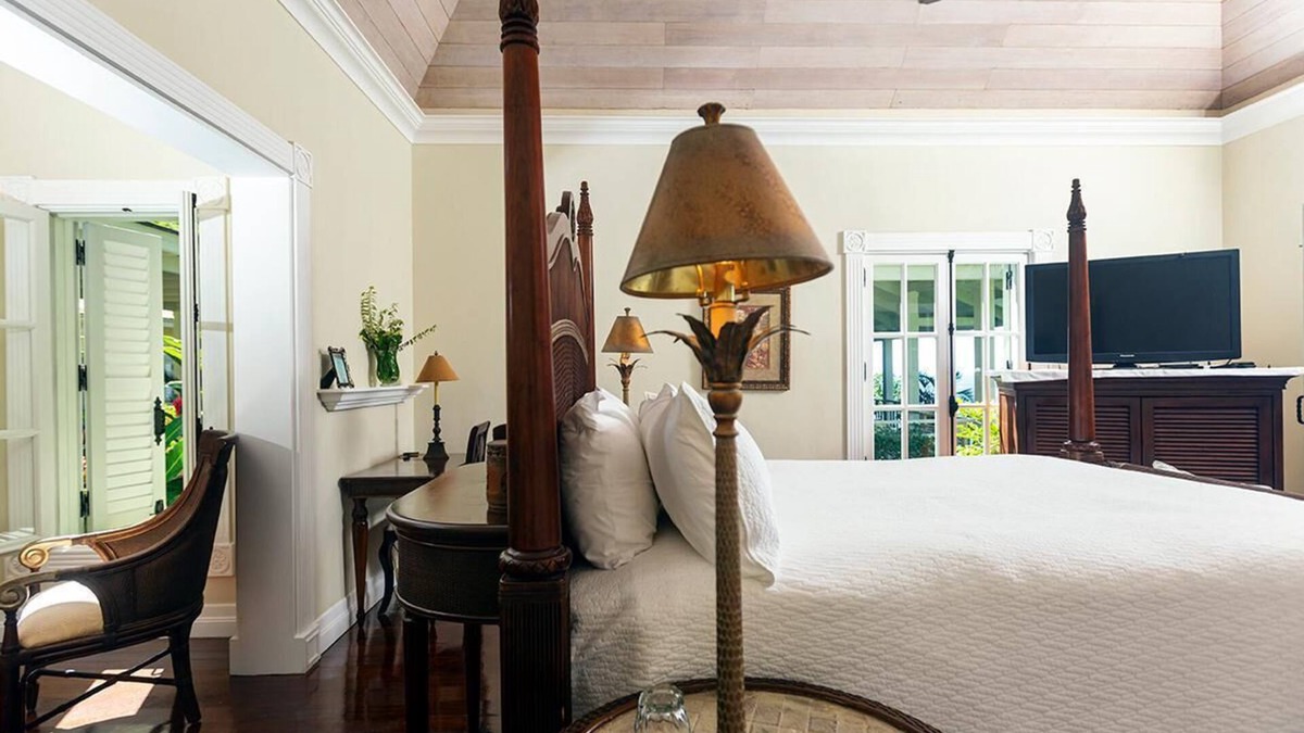 Soufriere Villa | Luxury Villa sleeps 12 includes 24hr security