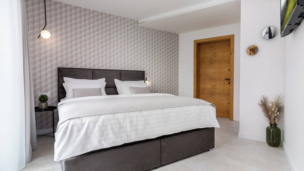 Tugare Villa | Luxury Villa TopHill offers heated infinity pool, Jacuzzi, Sauna, Media room .