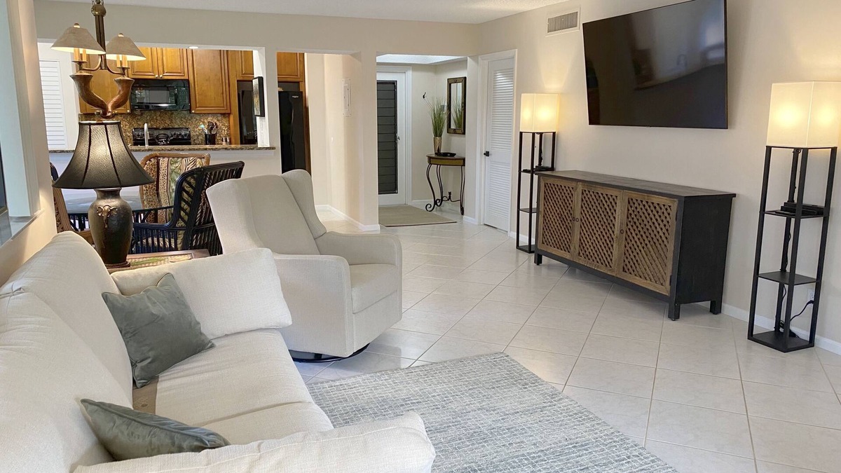 Hunt Club Condo | Luxury Villa in PGA gated community, communal pool, nearby beaches & restaurants