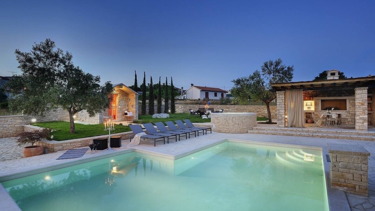 Rovinjsko Selo House | Luxury villa with private heated pool, outdoor sauna