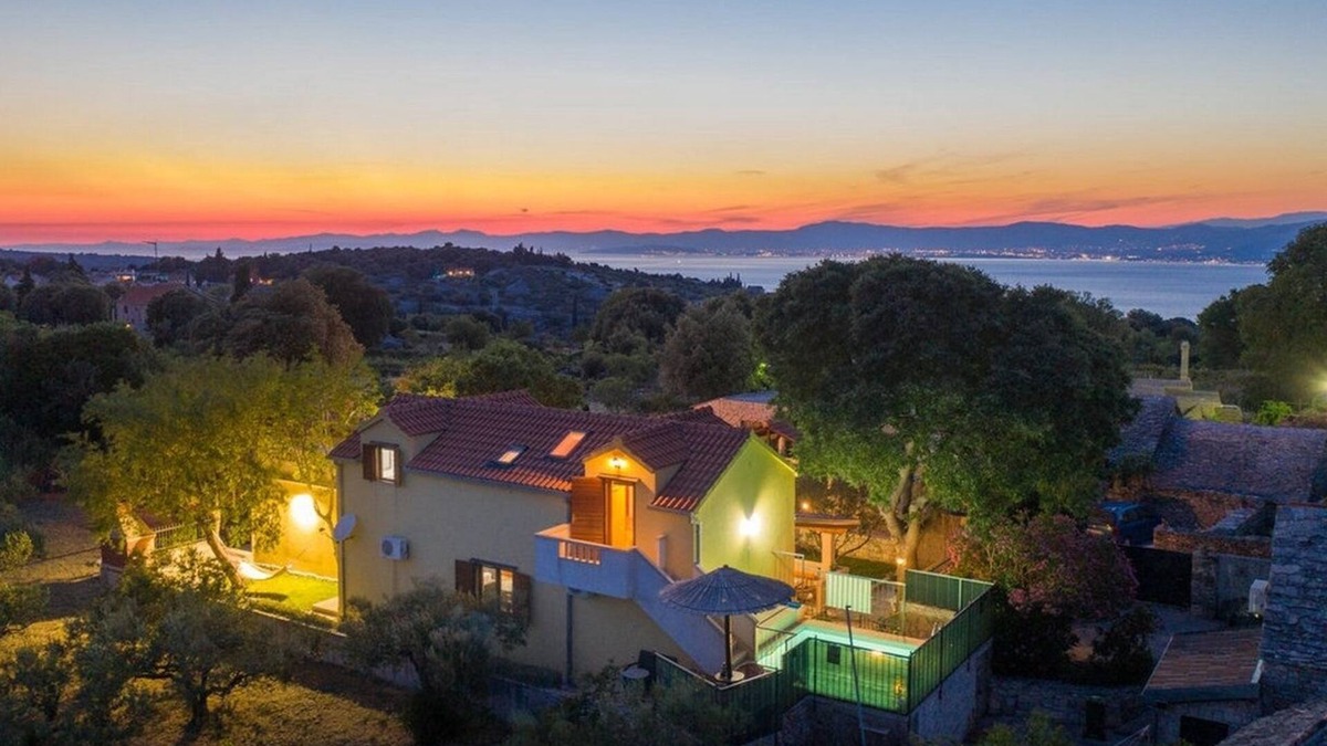 Dol House | Luxury villa with a swimming pool Škrip, Brač (K-17350)