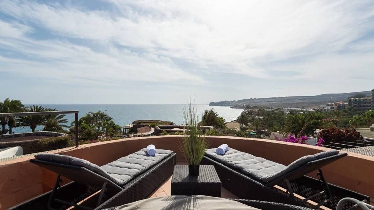 Tarajalillo Villa | Luxury villa with breathtaking views & spacious terrace 💕 DIRECTLY ON THE SEA