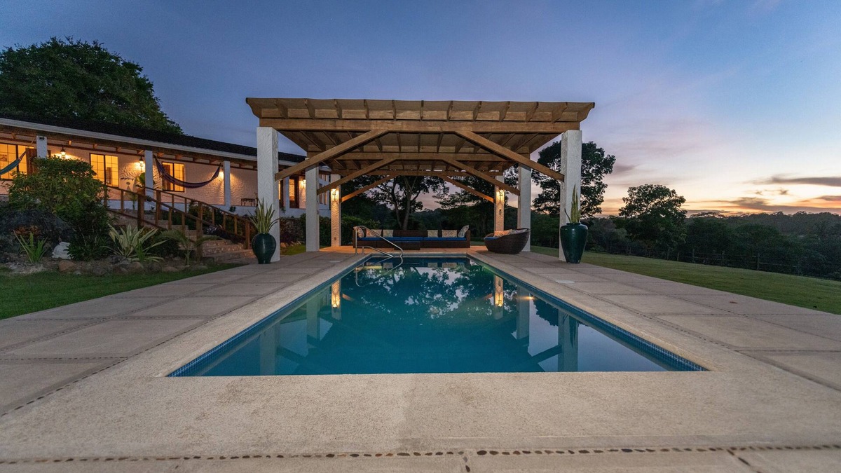 Georgeville Villa | Luxury Villa with chef, pool, and beautiful gardens