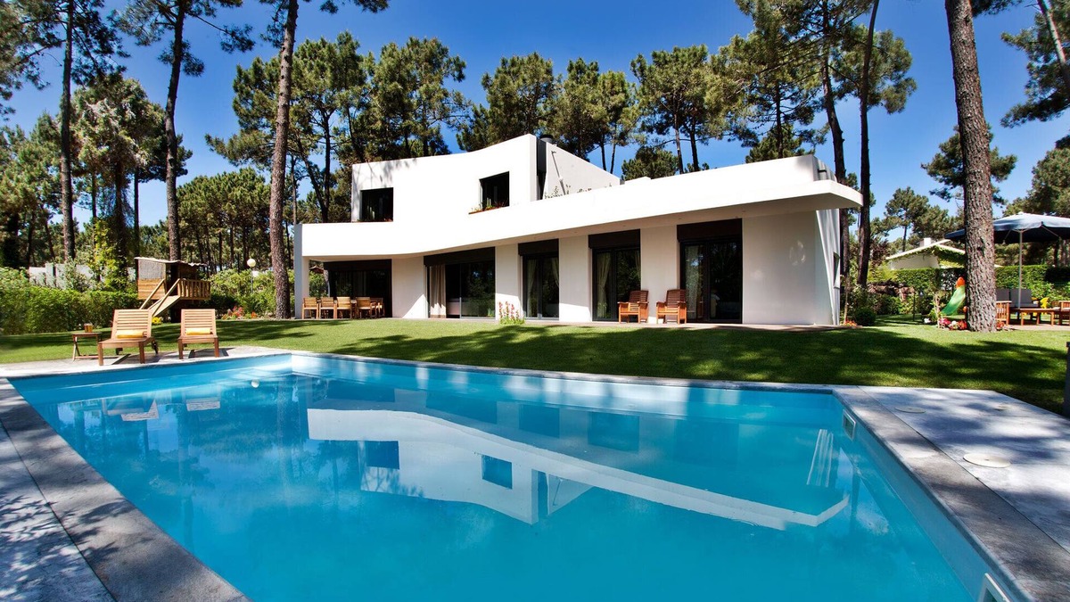 Charneca de Caparica e Sobreda House | Luxury Villa with housekeeping in Aroeira Golf Resort. 2km to Beach. 20km Lisbon
