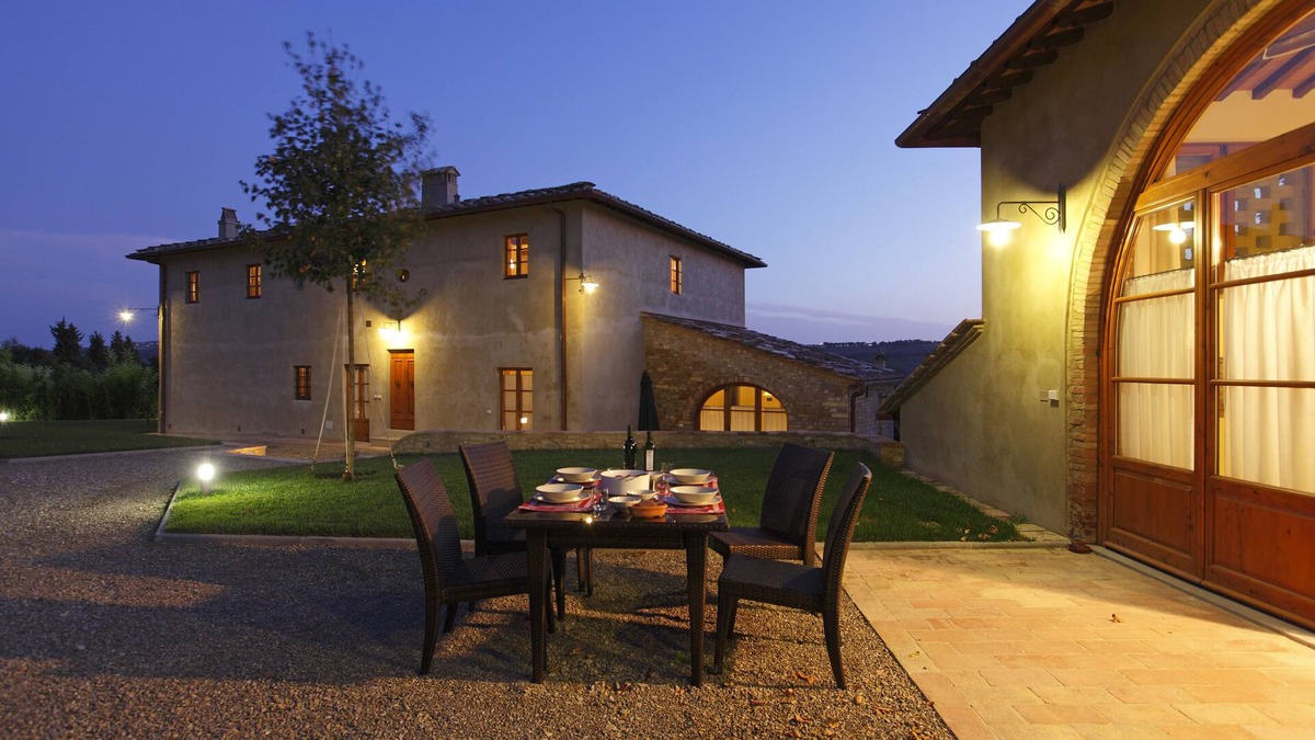 Montespertoli Villa | Luxury Villa with Swimmingpool in Chianti/Sleeps 21 - or more in extra suites